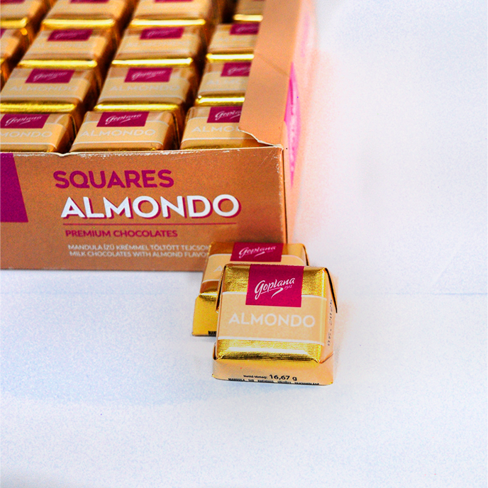Cuadraditos de chocolate rellenos sabor Almendra 1Kg